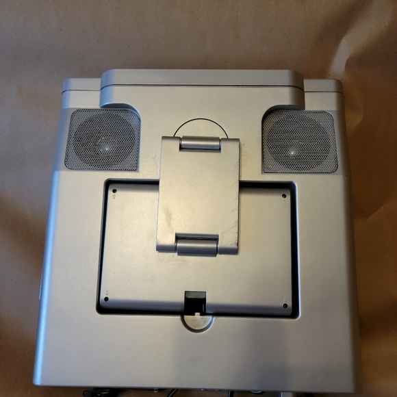 GPX Under Counter Mount Clock Radio/TV - Picture 4 of 6